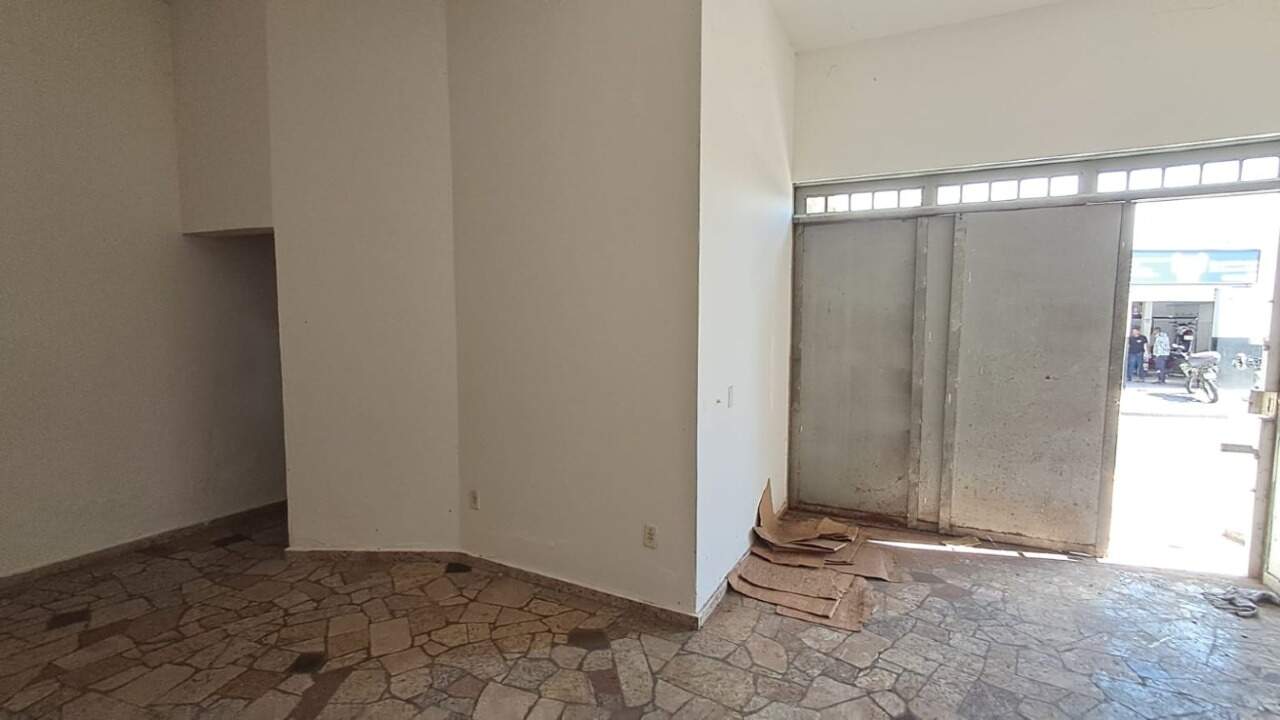 Salão para aluguel no Jardim Residencial Regina Bastelli: 