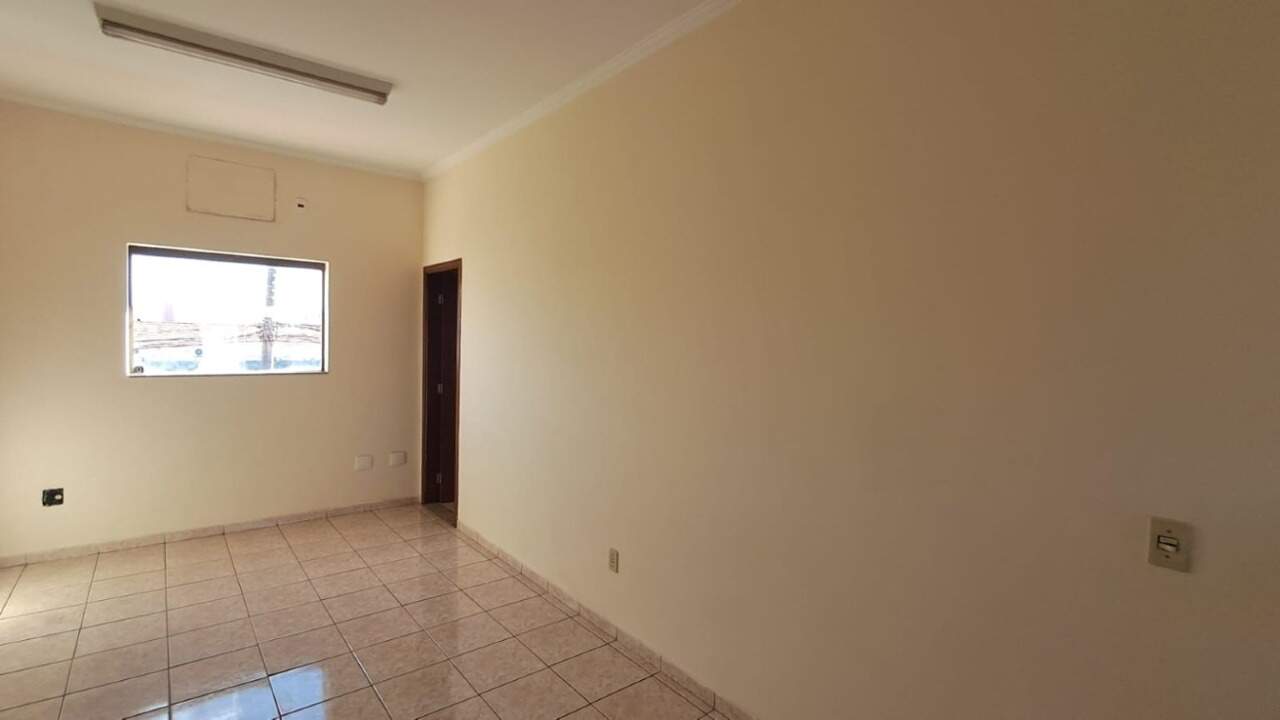 Salão para aluguel no Vila Santa Rosália: 