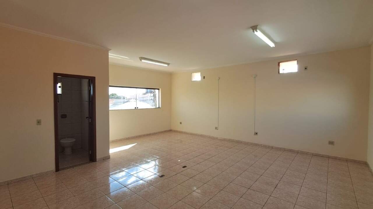 Salão para aluguel no Vila Santa Rosália: 