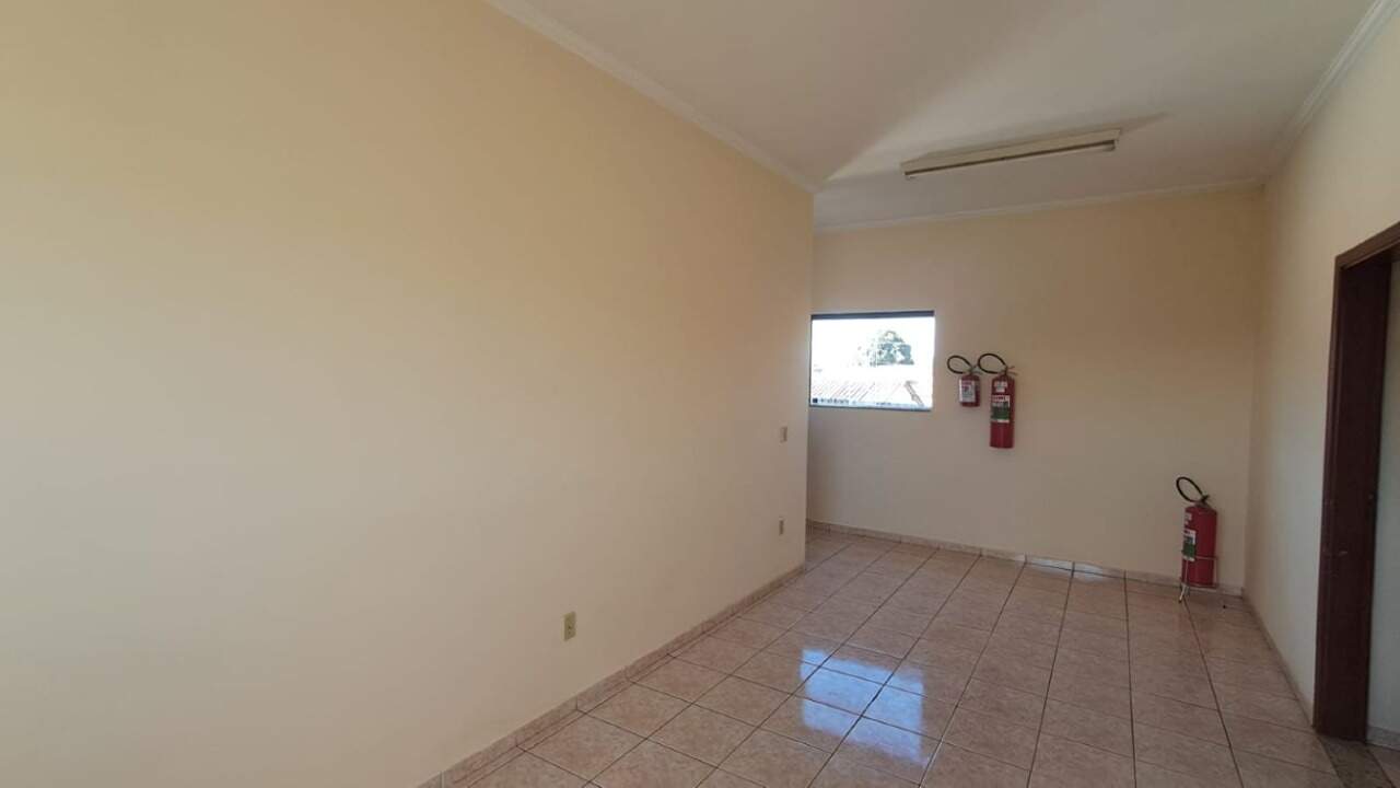 Salão para aluguel no Vila Santa Rosália: 