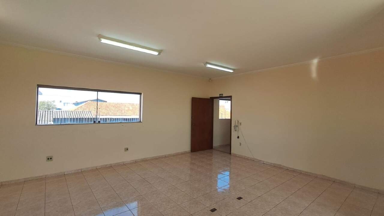 Salão para aluguel no Vila Santa Rosália: 