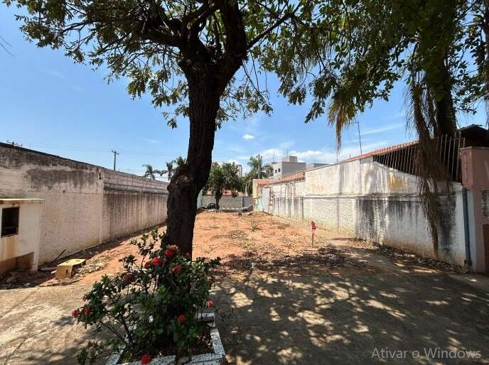 Lote à venda no Vila Claudia: 