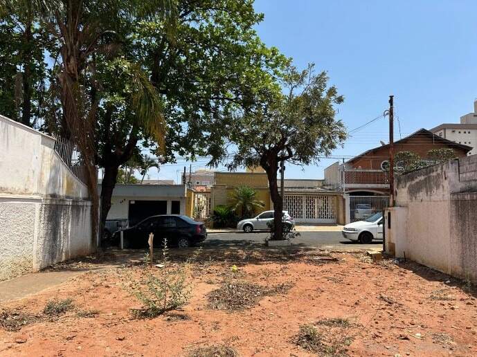 Lote à venda no Vila Claudia: 
