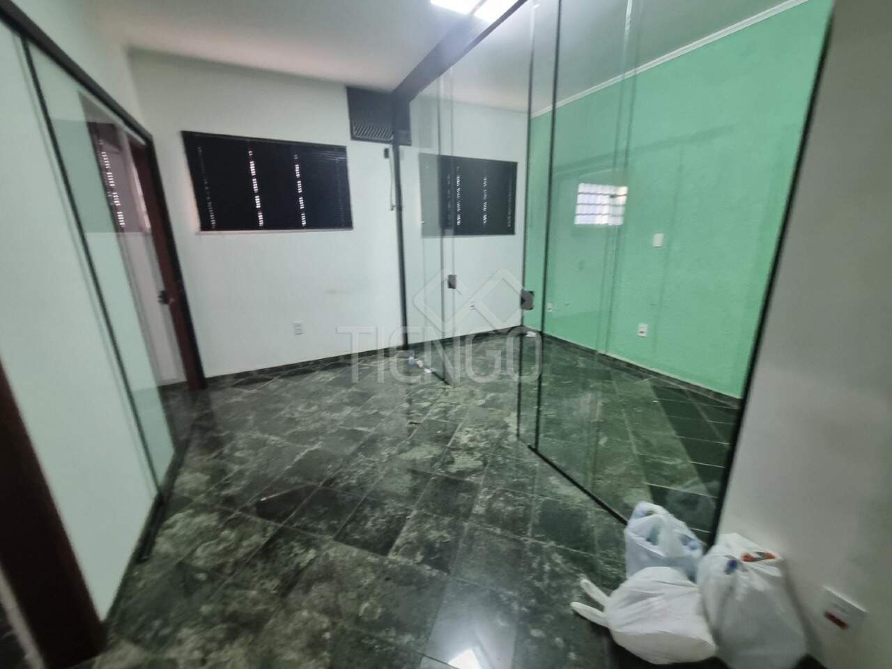 Sala para aluguel no Centro: 