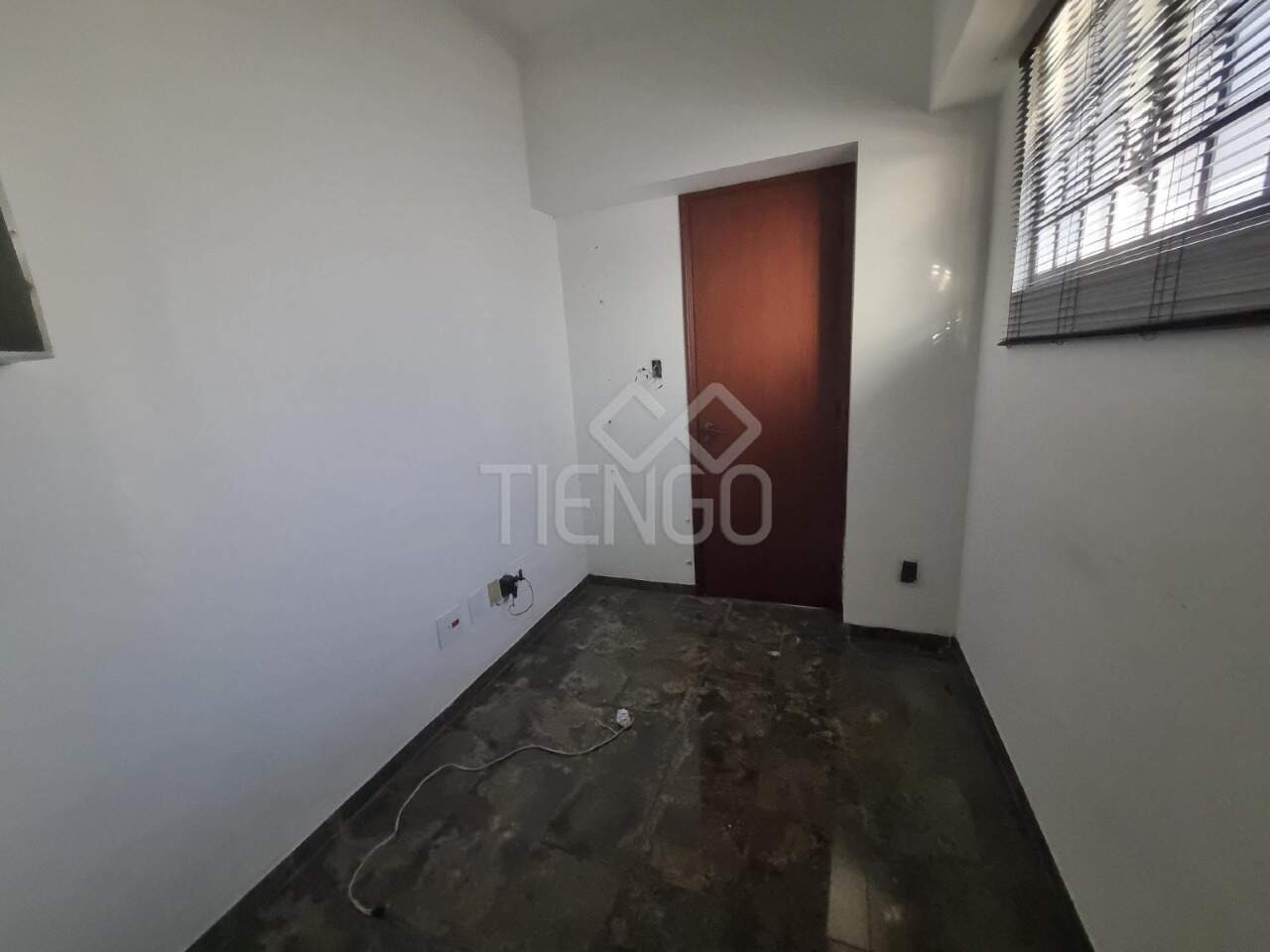Sala para aluguel no Centro: 