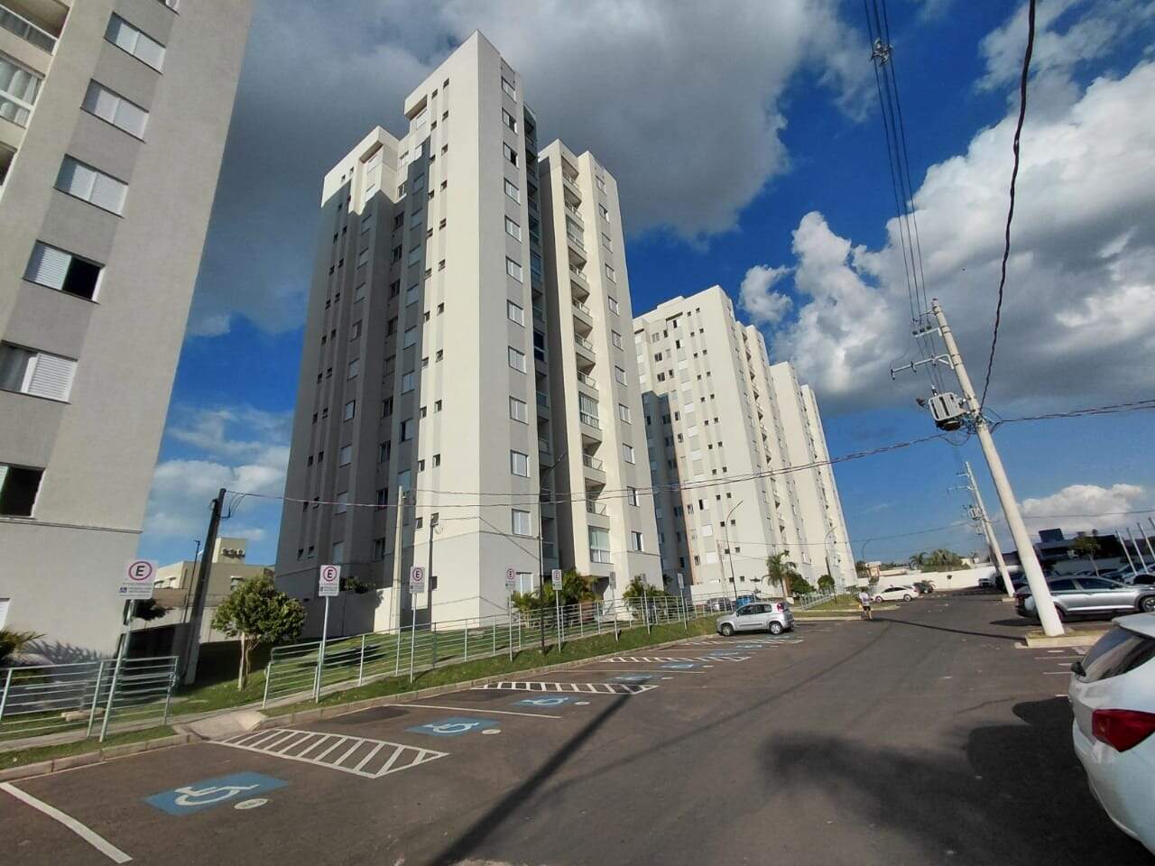 Apartamento para aluguel no Vale das Esmeraldas: 