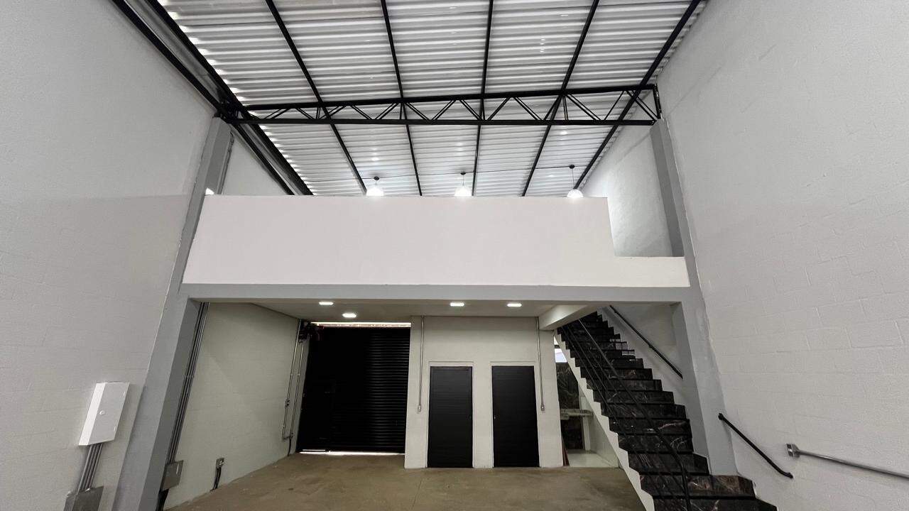 Salão para aluguel no Residencial Colinas do Engenho II: 