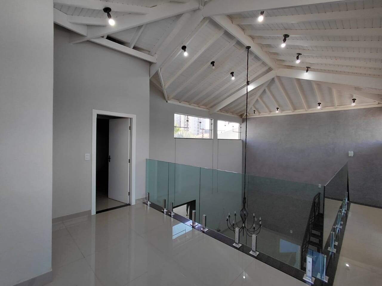 Casa para aluguel no Vale das Oliveiras: 