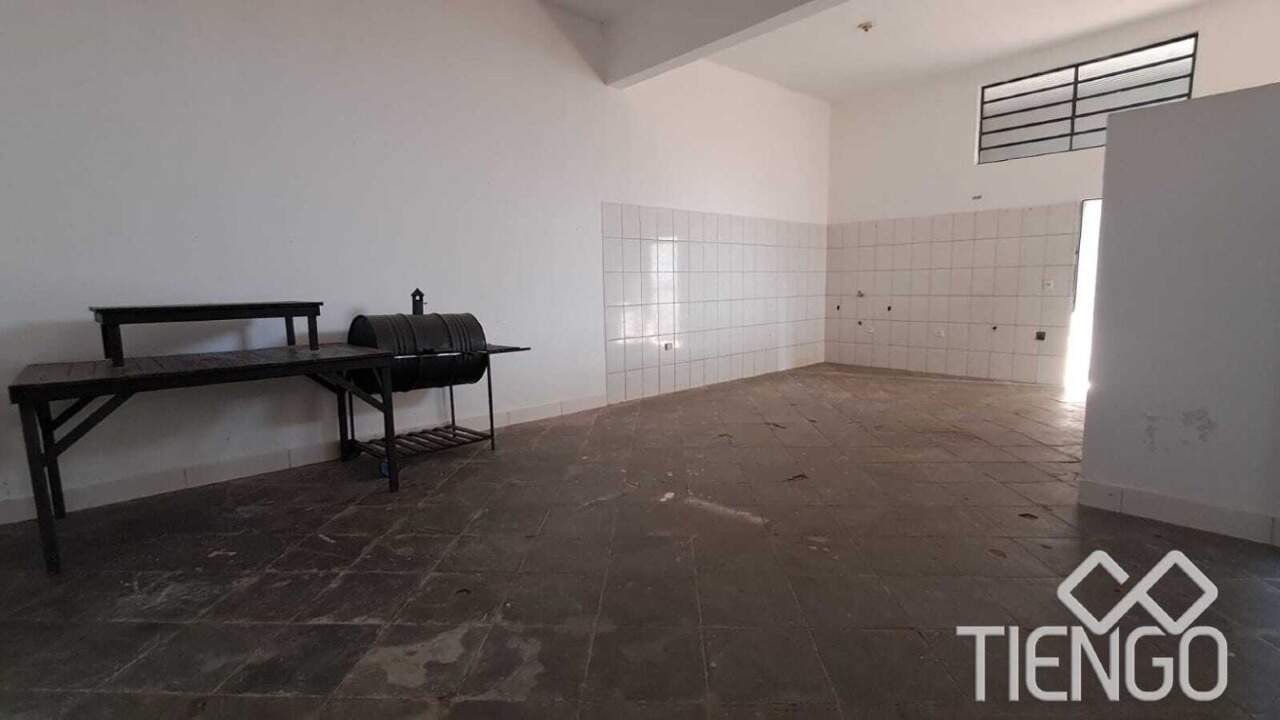 Salão para aluguel no Jardim Santa Adélia: 