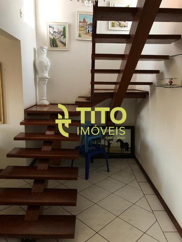 Casa à venda no Centro: Escadas 