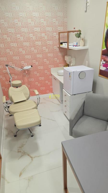 Loja à venda no meia praia : 