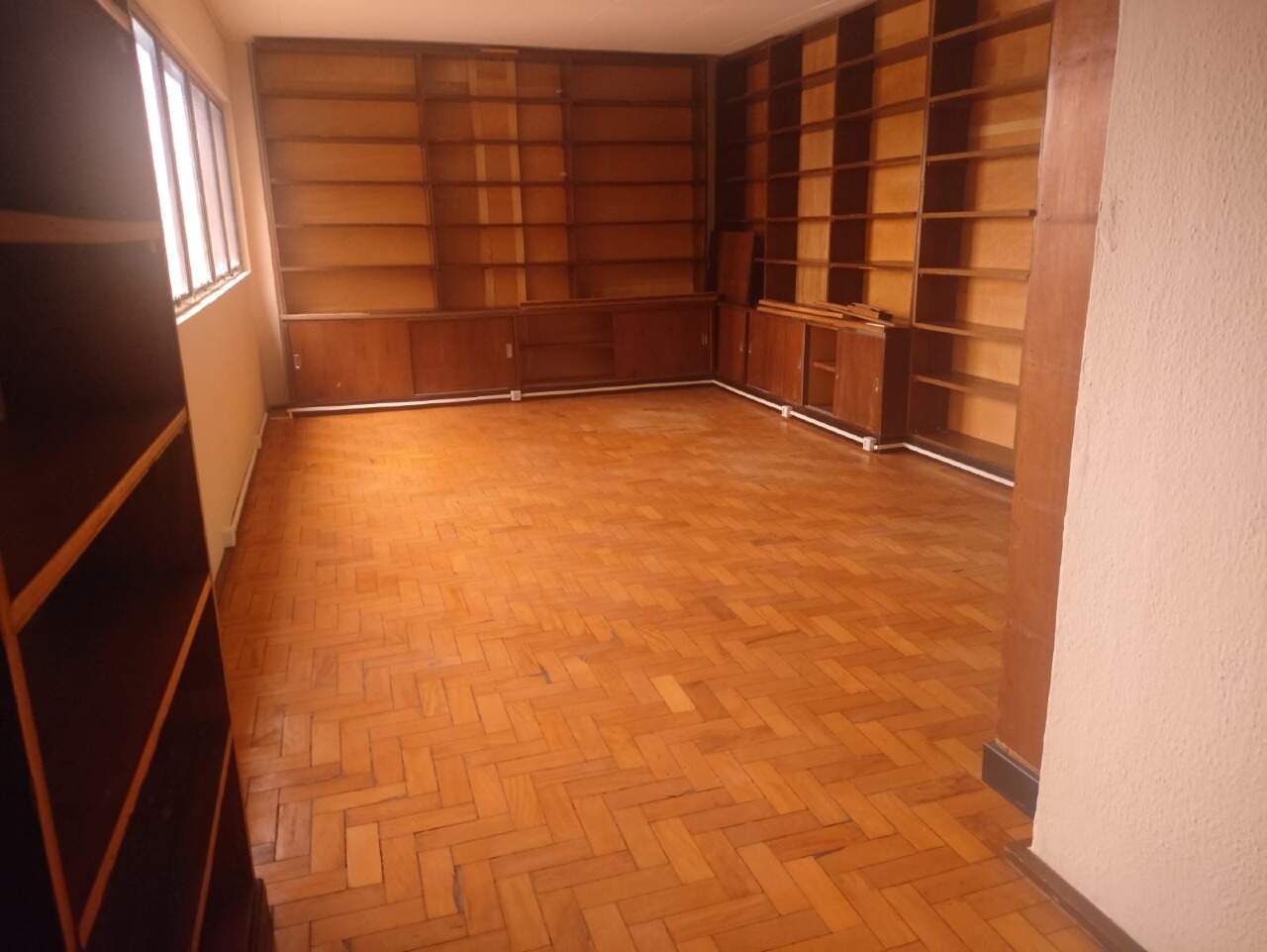 Sala à venda no Centro: 