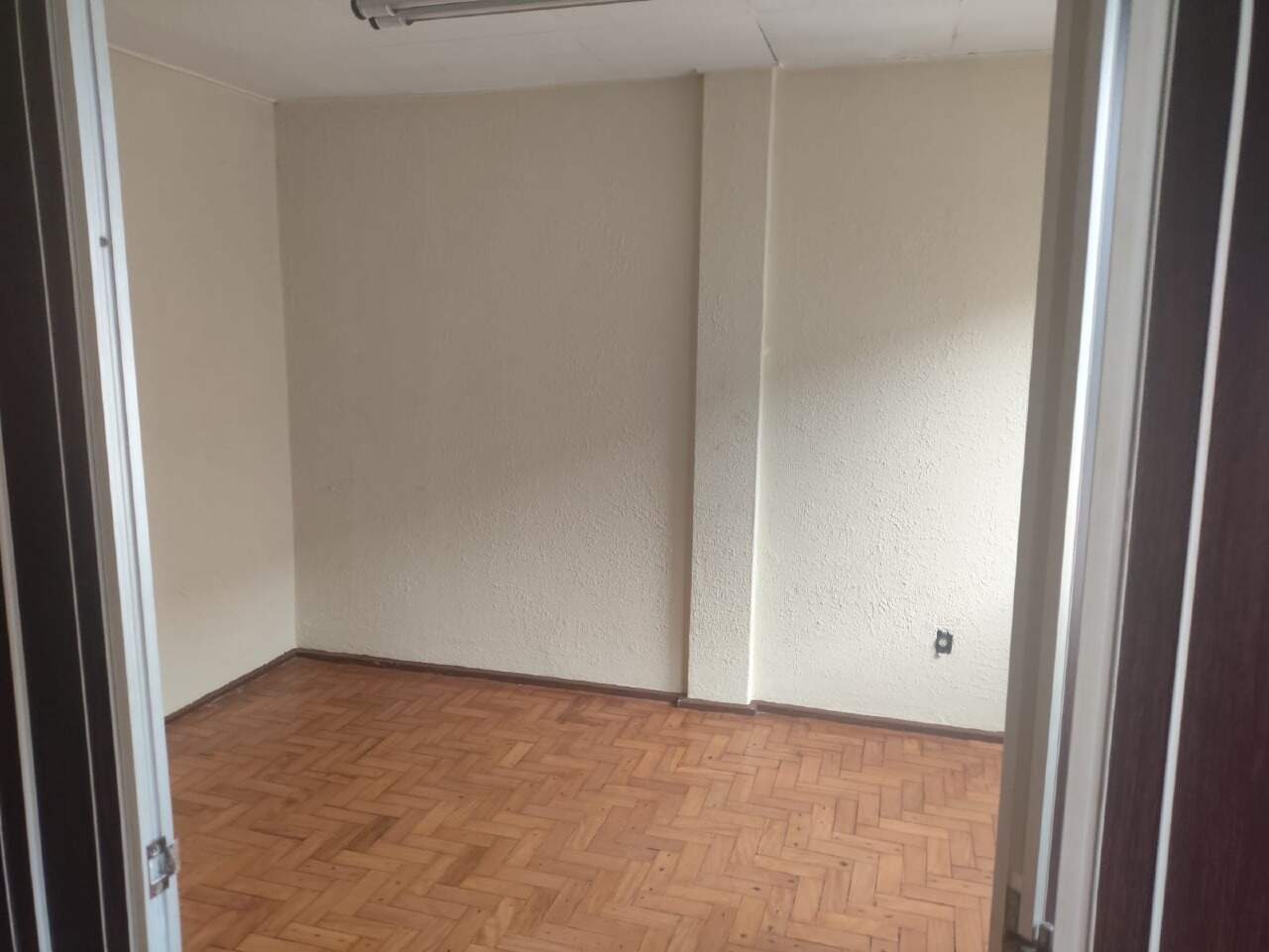 Sala à venda no Centro: 