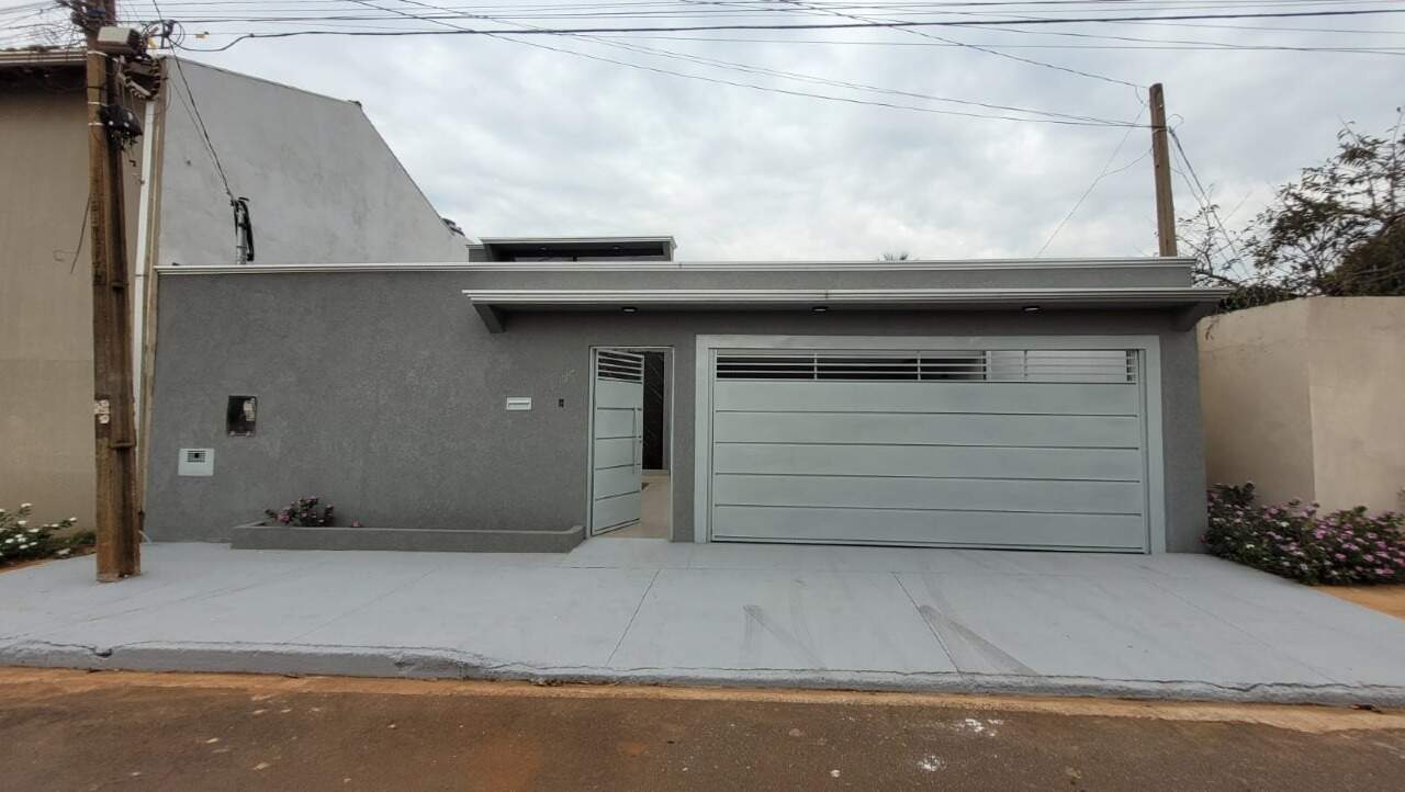 Casa à venda no Residencial Oliveira: FAXADA