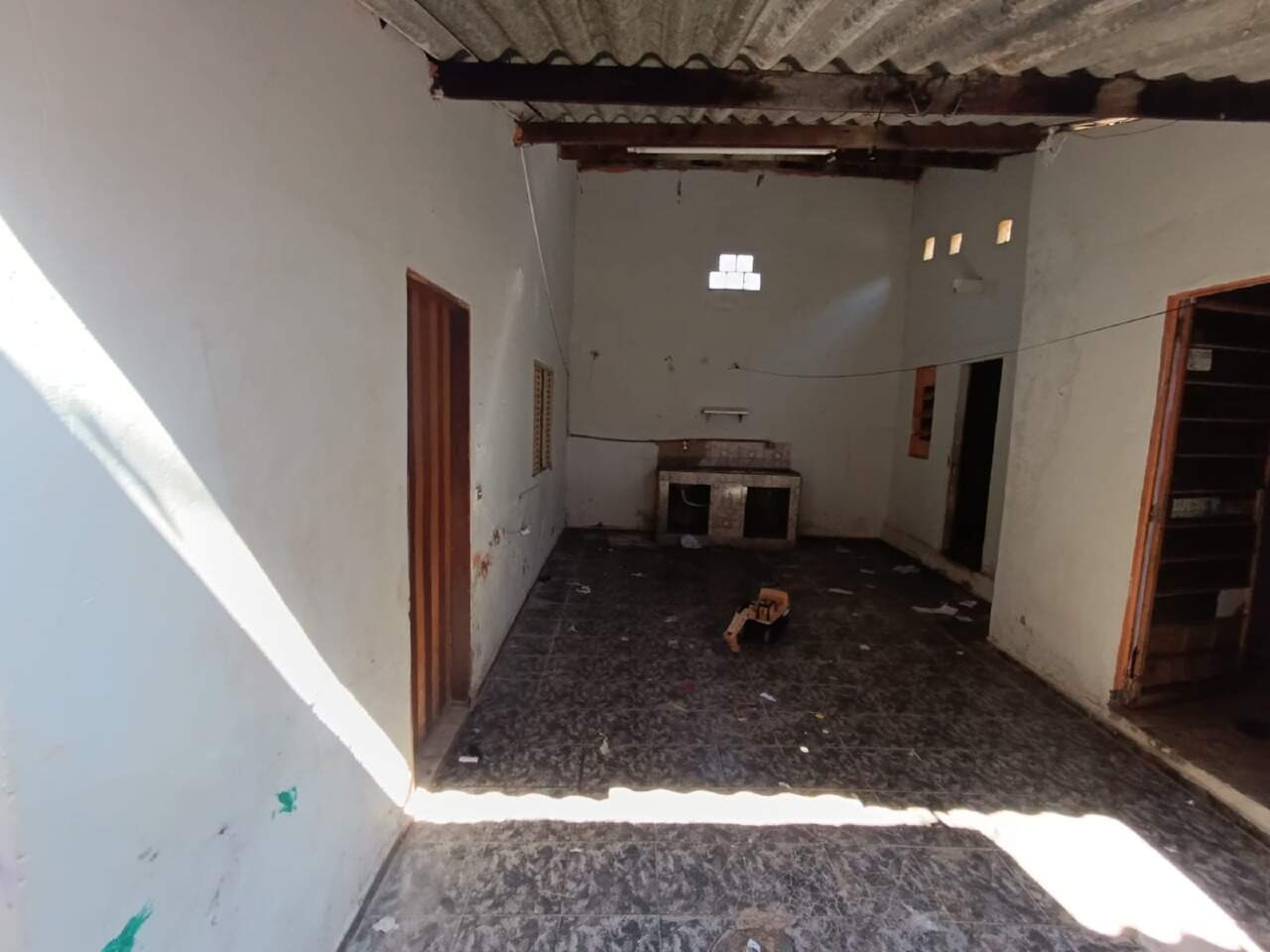 Casa à venda no Vila Moreninha III: FUNDOS