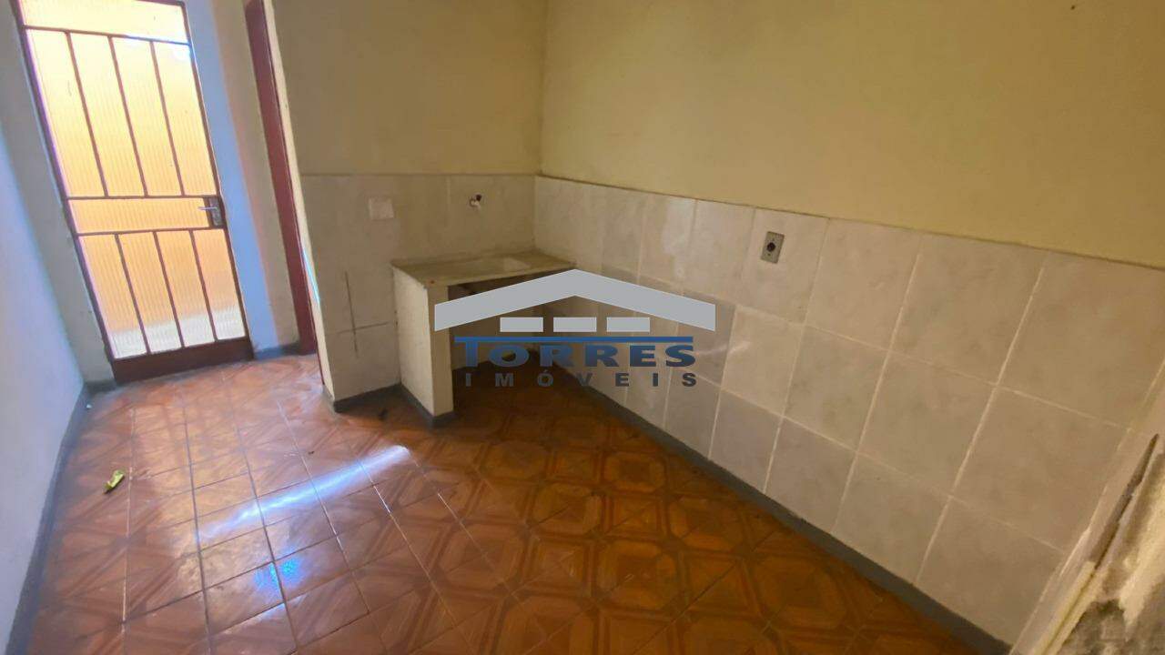 Casa para alugar com 2 quartos, 40m² - Foto 8