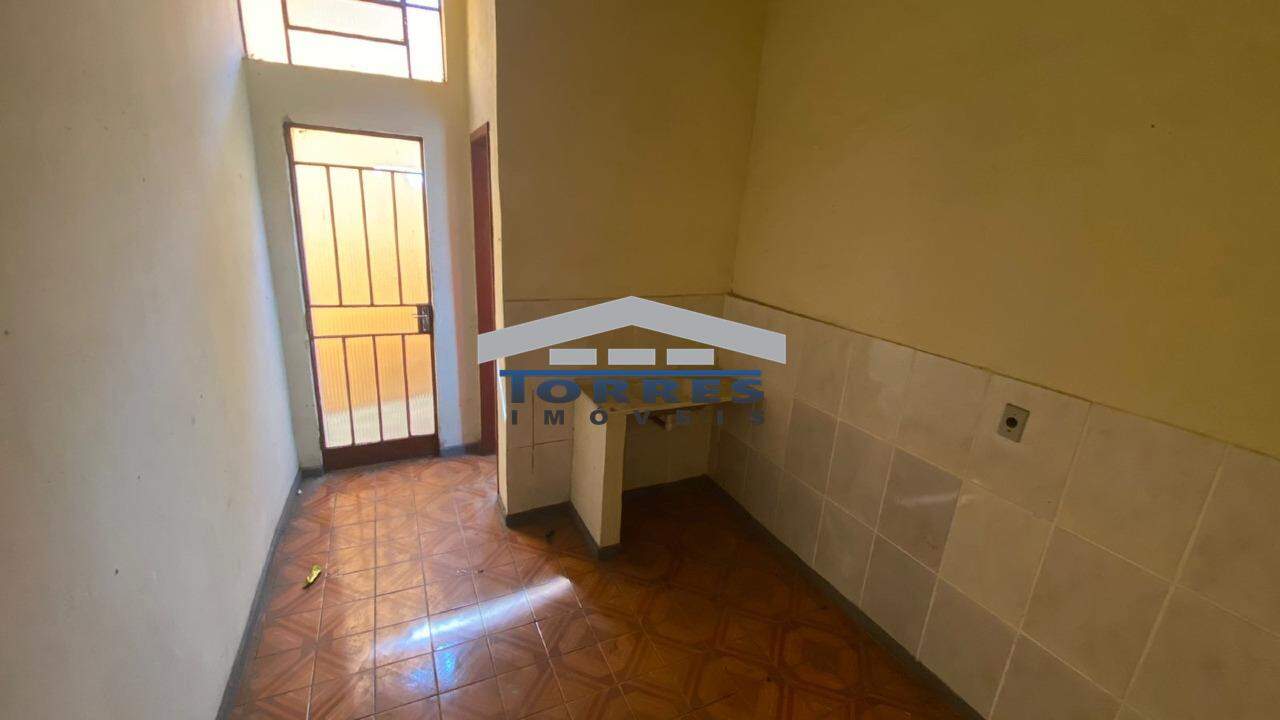 Casa para alugar com 2 quartos, 40m² - Foto 9