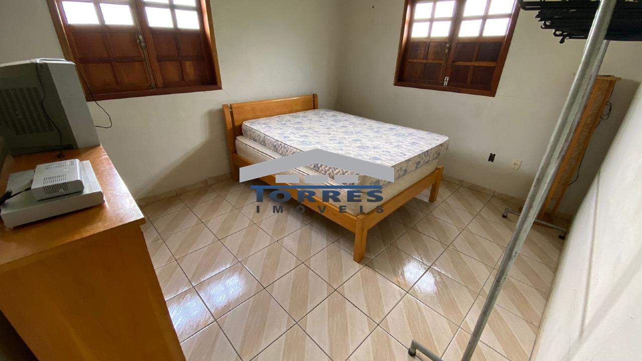 Casa para alugar com 4 quartos, 200m² - Foto 13