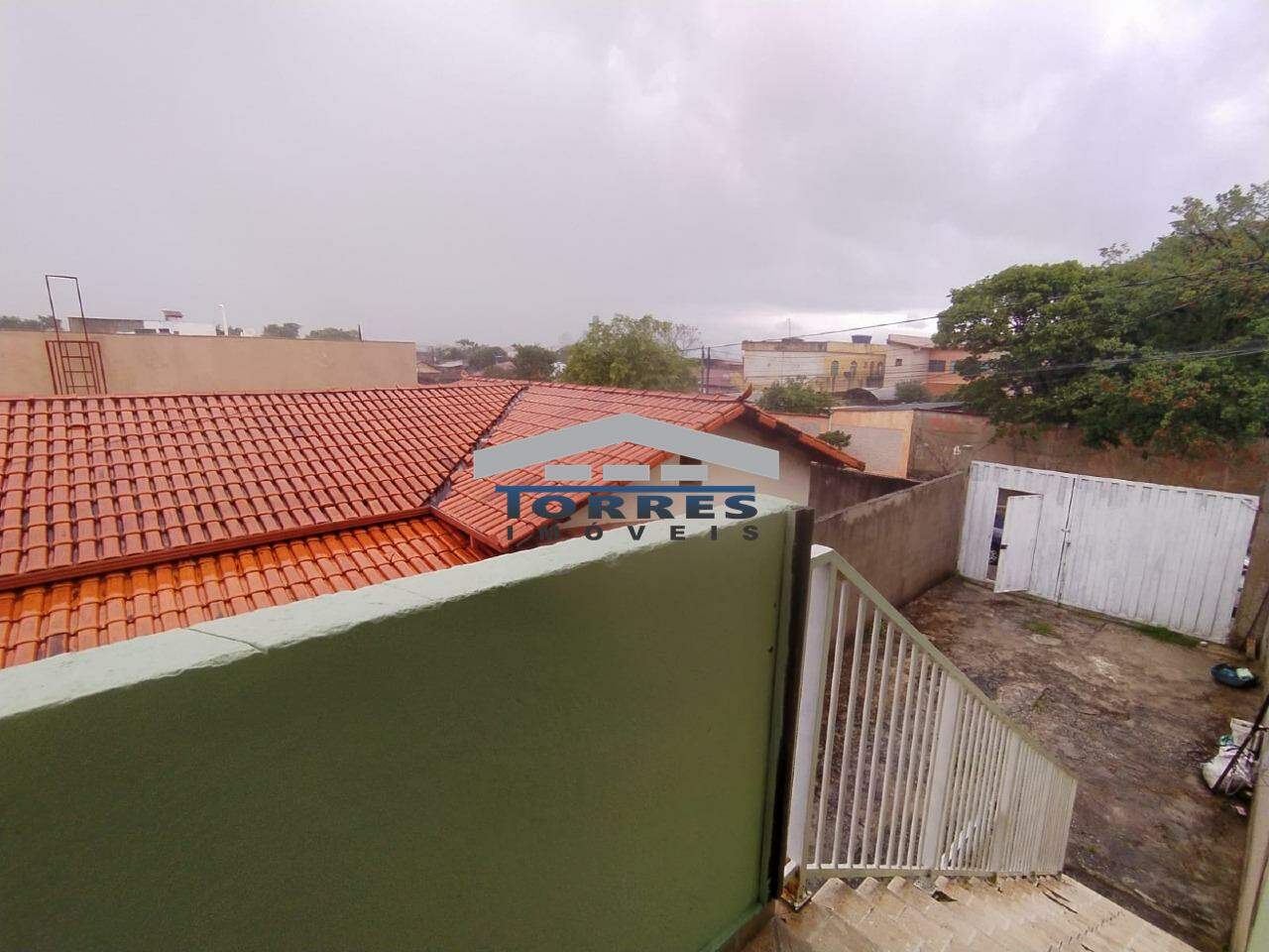 Casa para alugar com 2 quartos, 150m² - Foto 1