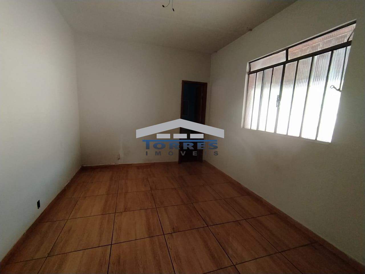 Casa à venda com 2 quartos, 140m² - Foto 4