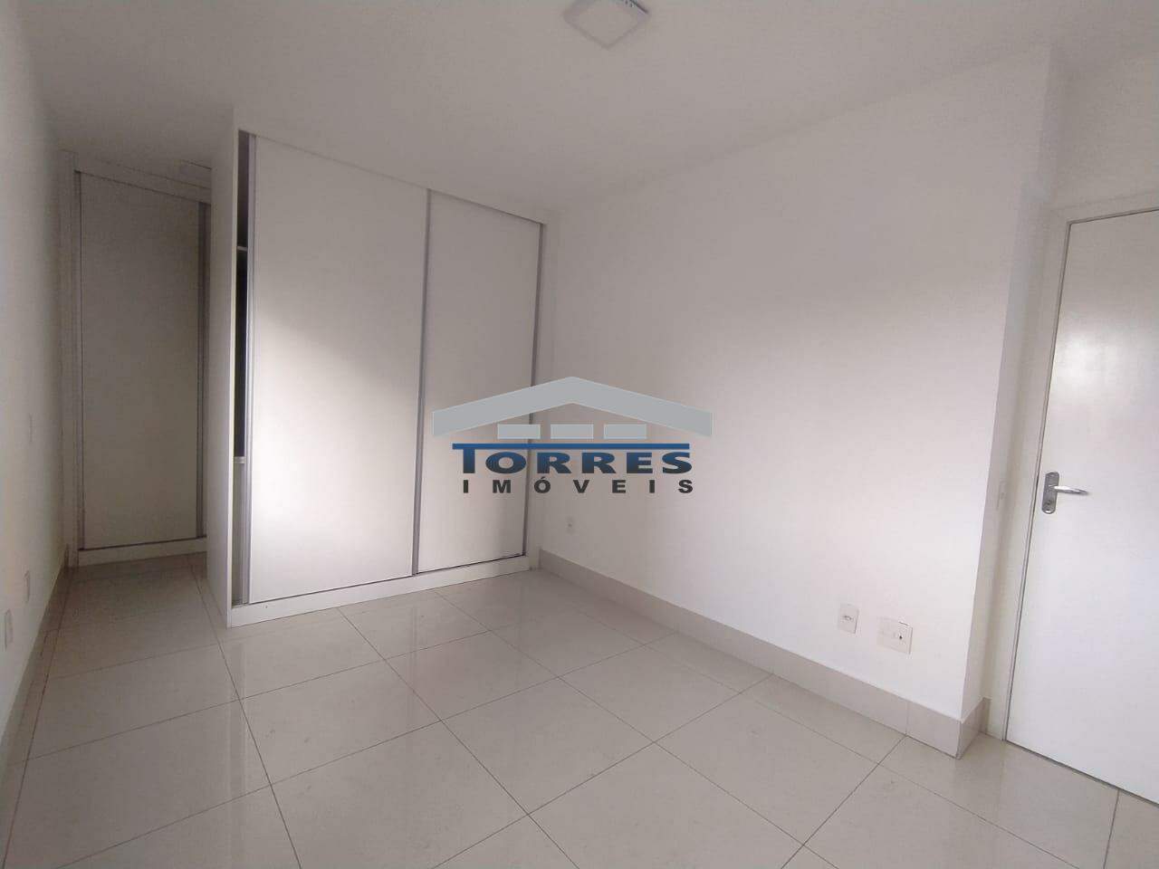 Apartamento para alugar com 4 quartos, 110m² - Foto 9