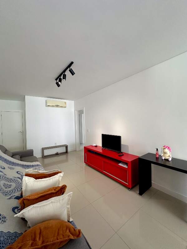 Apartamento com 110m², 3 dormitórios, 1 suíte, 2 vagas no bairro Pioneiros em Balneário Camboriú