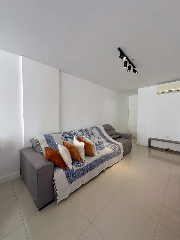 Apartamento com 110m², 3 dormitórios, 1 suíte, 2 vagas no bairro Pioneiros em Balneário Camboriú