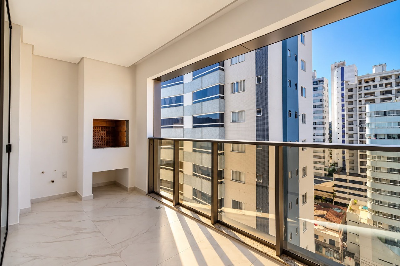 Apartamento com 168m², 4 dormitórios, 4 suítes, 2 vagas no bairro Pioneiros em Balneário Camboriú