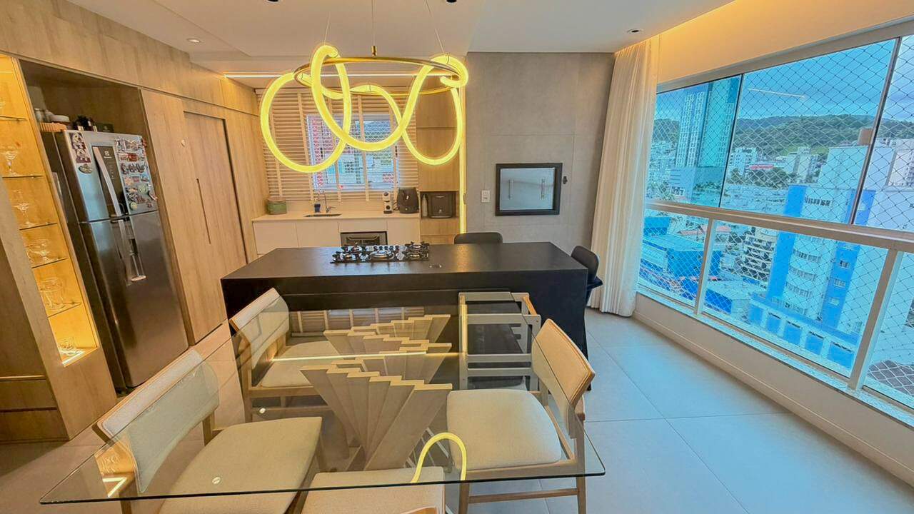 Apartamento com 92m², 2 dormitórios, 2 suítes, 1 vaga no bairro Pioneiros em Balneário Camboriú