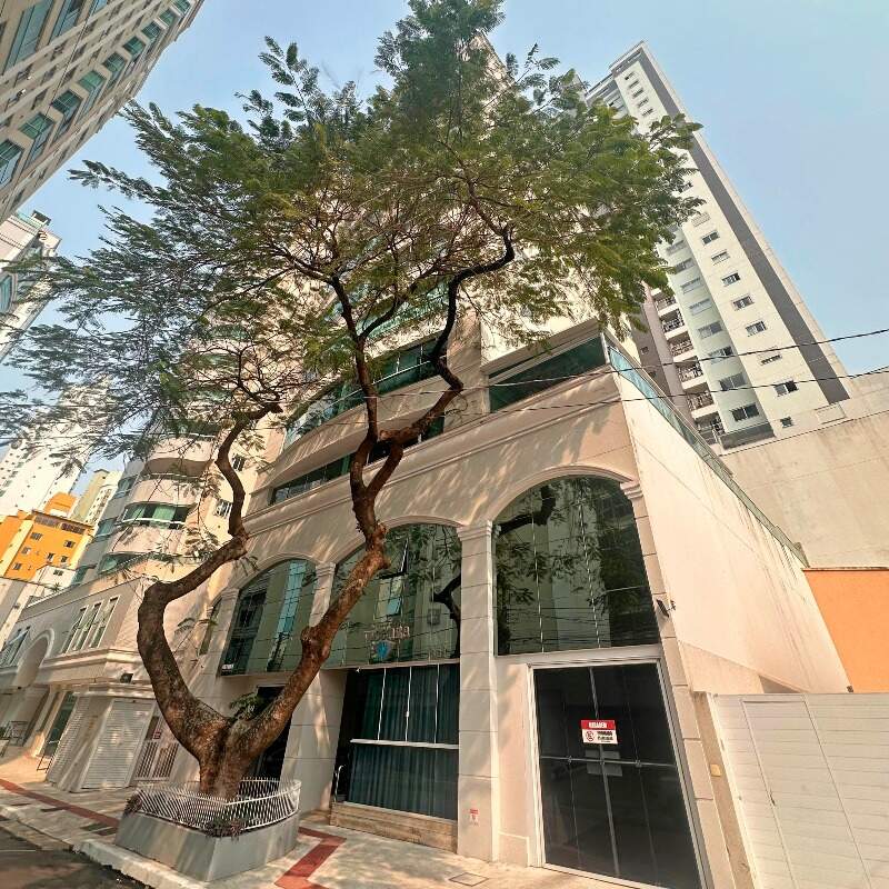 Apartamento com 92m², 2 dormitórios, 2 suítes, 1 vaga no bairro Pioneiros em Balneário Camboriú