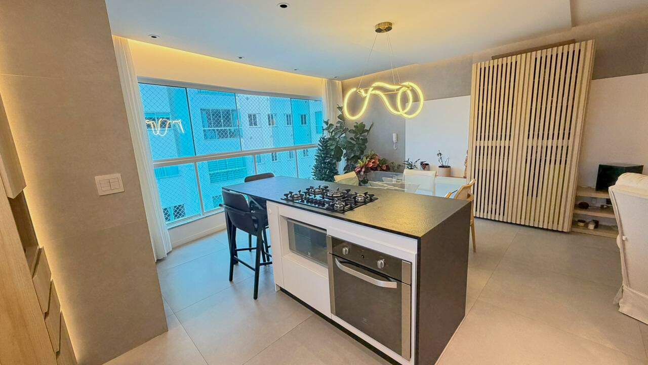 Apartamento com 92m², 2 dormitórios, 2 suítes, 1 vaga no bairro Pioneiros em Balneário Camboriú