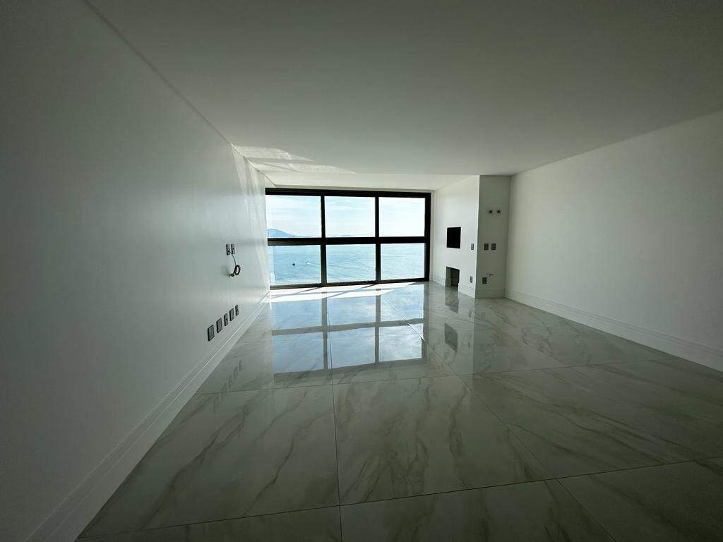 Apartamento com 230m², 4 dormitórios, 4 suítes, 4 vagas no bairro Centro em Balneário Camboriú