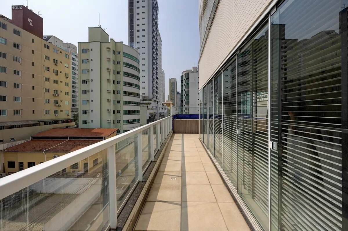 Apartamento com 118m², 3 dormitórios, 3 suítes, 3 vagas no bairro Pioneiros em Balneário Camboriú