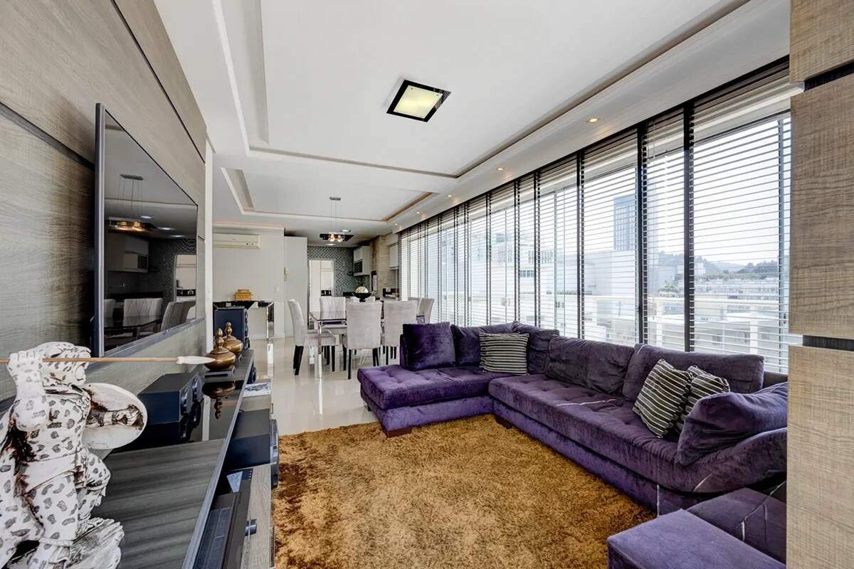 Apartamento com 118m², 3 dormitórios, 3 suítes, 3 vagas no bairro Pioneiros em Balneário Camboriú