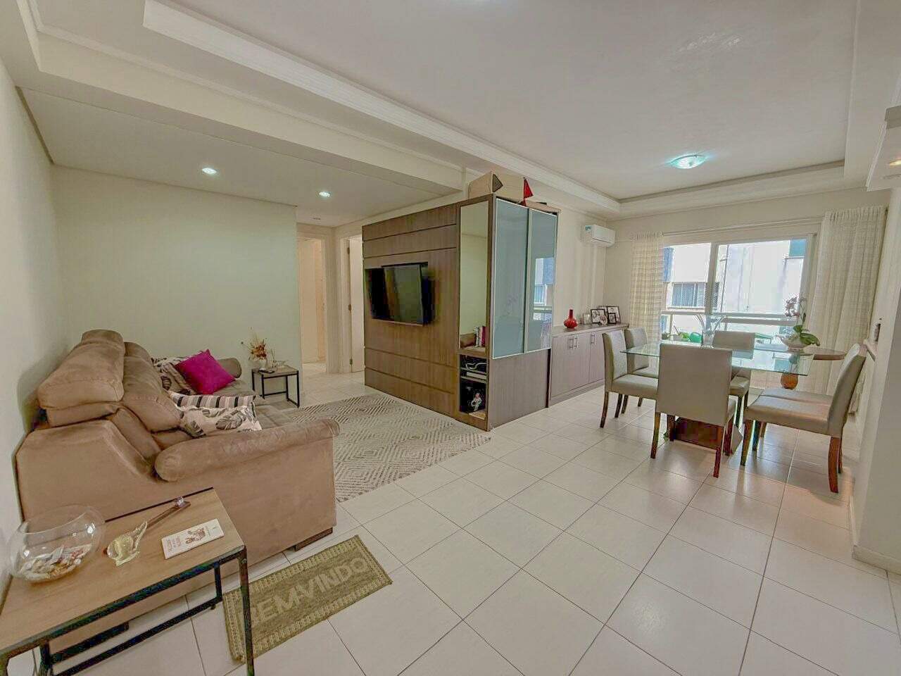 Apartamento com 79m², 2 dormitórios, 1 suíte, 1 vaga no bairro Centro em Balneário Camboriú