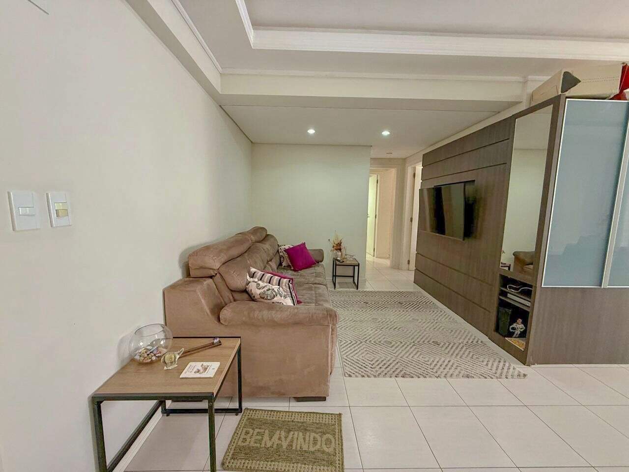 Apartamento com 79m², 2 dormitórios, 1 suíte, 1 vaga no bairro Centro em Balneário Camboriú