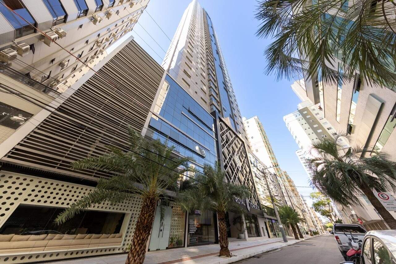 Apartamento com 165m², 4 dormitórios, 4 suítes, 2 vagas no bairro Centro em Balneário Camboriú