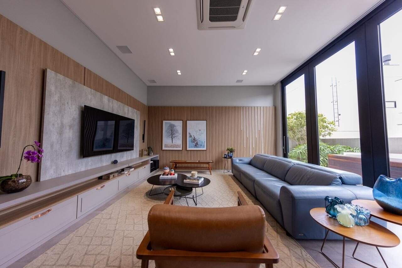 Casa com 380m², 4 dormitórios, 4 suítes, 2 vagas no bairro Estados em Balneário Camboriú