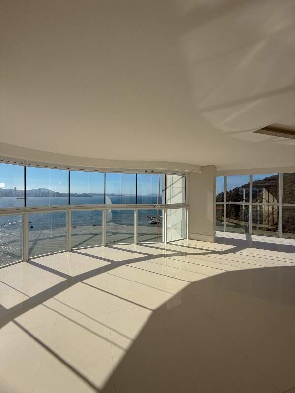 Apartamento com 237m², 4 dormitórios, 4 suítes, 4 vagas no bairro Centro em Balneário Camboriú