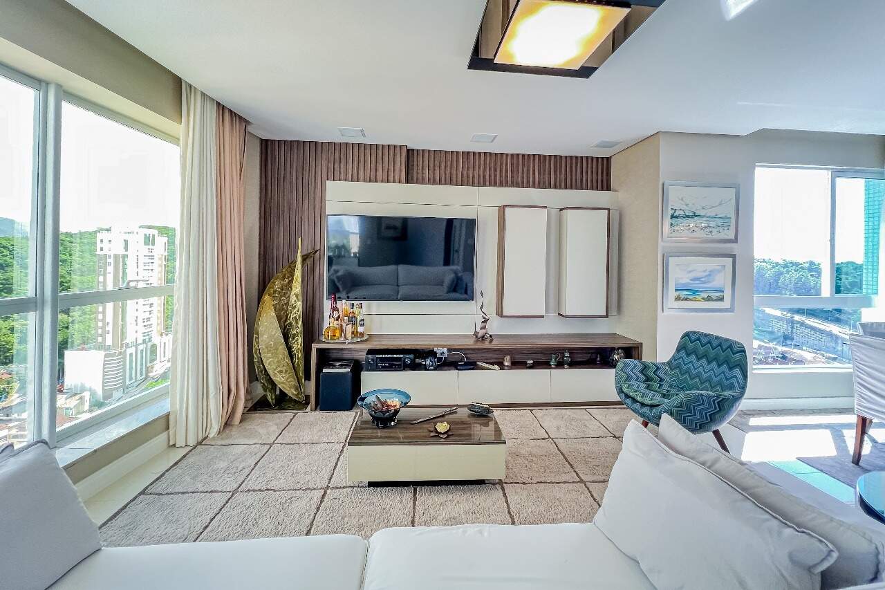 Apartamento com 158m², 3 dormitórios, 3 suítes, 4 vagas no bairro Pioneiros em Balneário Camboriú