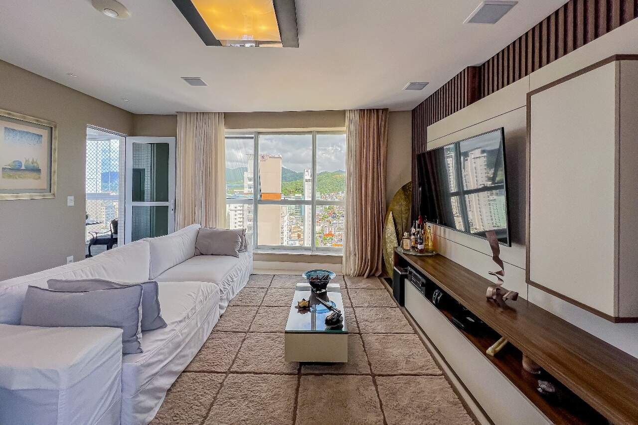 Apartamento com 158m², 3 dormitórios, 3 suítes, 4 vagas no bairro Pioneiros em Balneário Camboriú