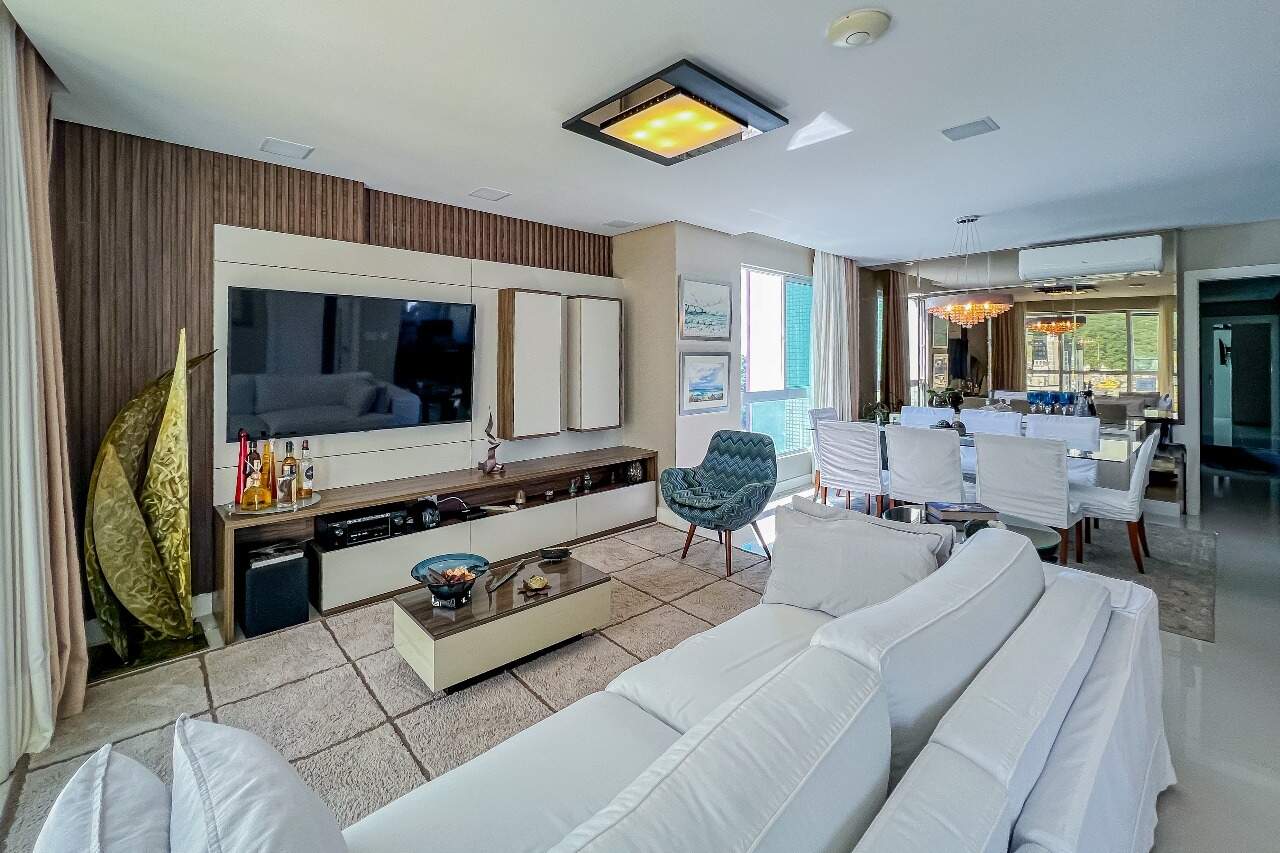 Apartamento com 158m², 3 dormitórios, 3 suítes, 4 vagas no bairro Pioneiros em Balneário Camboriú