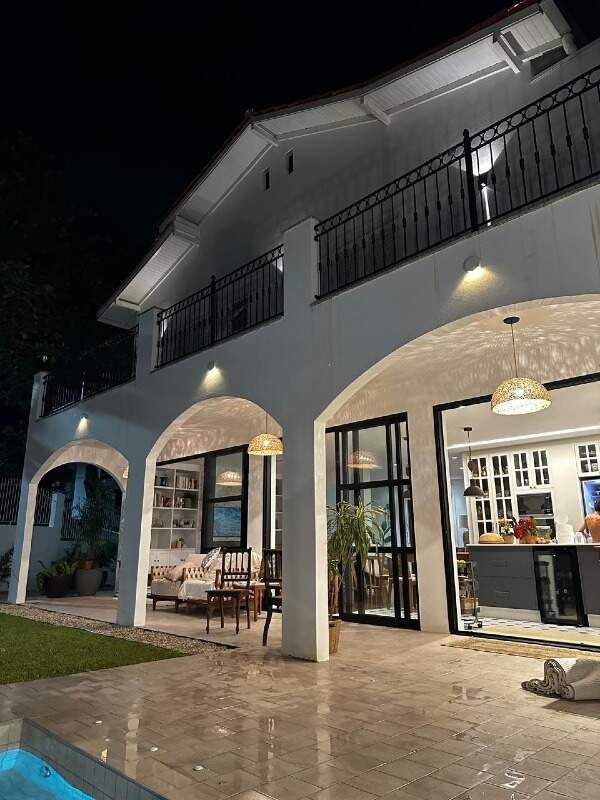 Casa com 264m², 4 dormitórios, 4 suítes, 2 vagas no bairro Praia dos Amores em Balneário Camboriú