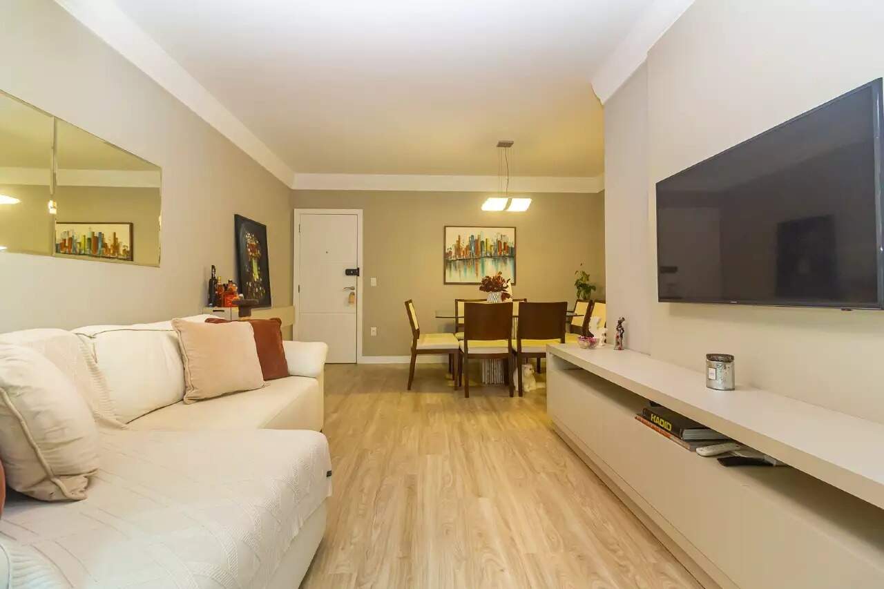 Apartamento com 223m², 3 dormitórios, 3 suítes, 2 vagas no bairro Centro em Balneário Camboriú