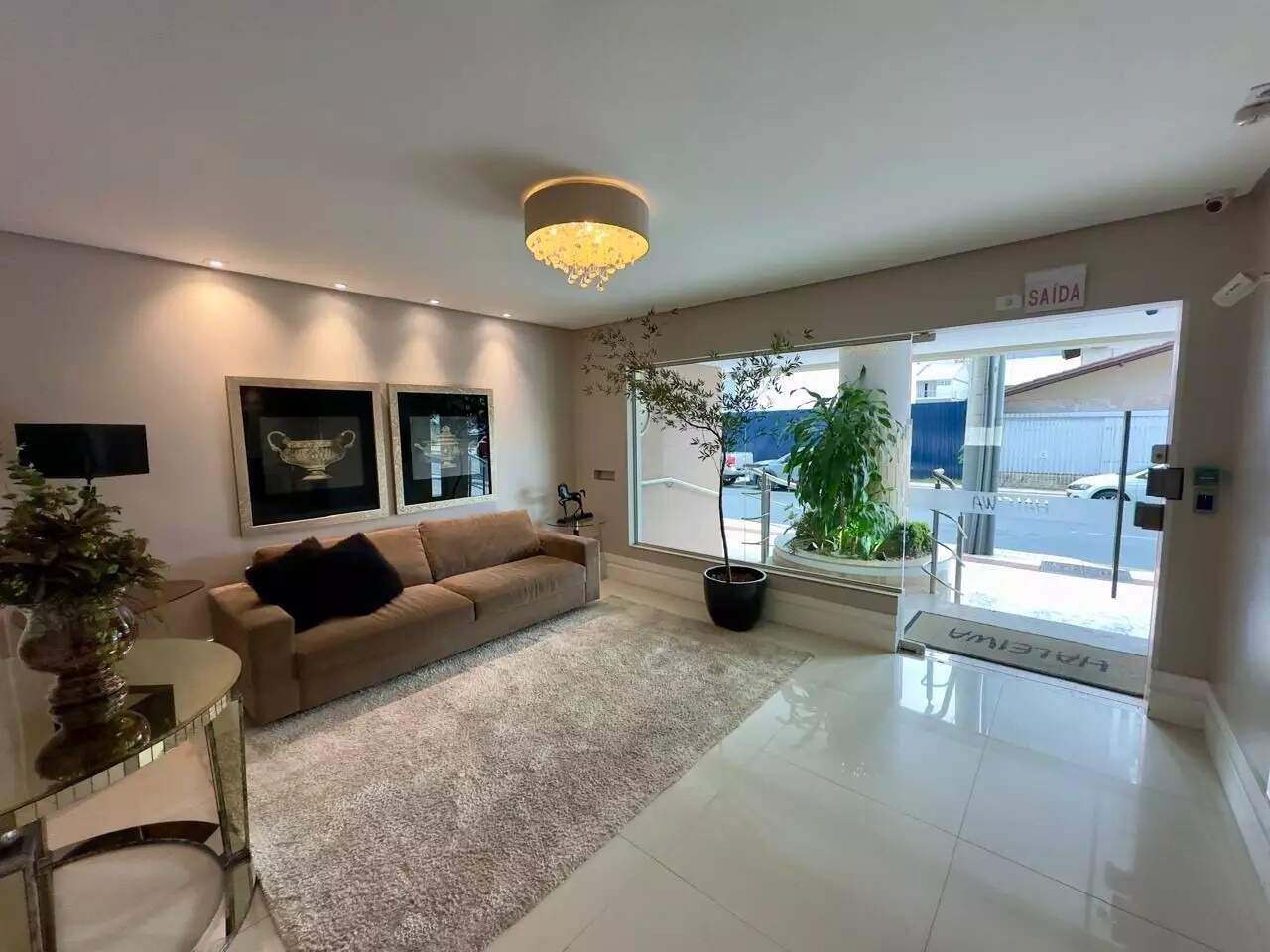 Apartamento com 122m², 3 dormitórios, 1 suíte, 2 vagas no bairro Centro em Balneário Camboriú