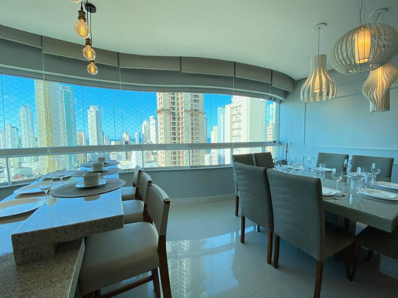 Apartamento com 130m², 3 dormitórios, 1 suíte, 2 vagas no bairro Centro em Balneário Camboriú