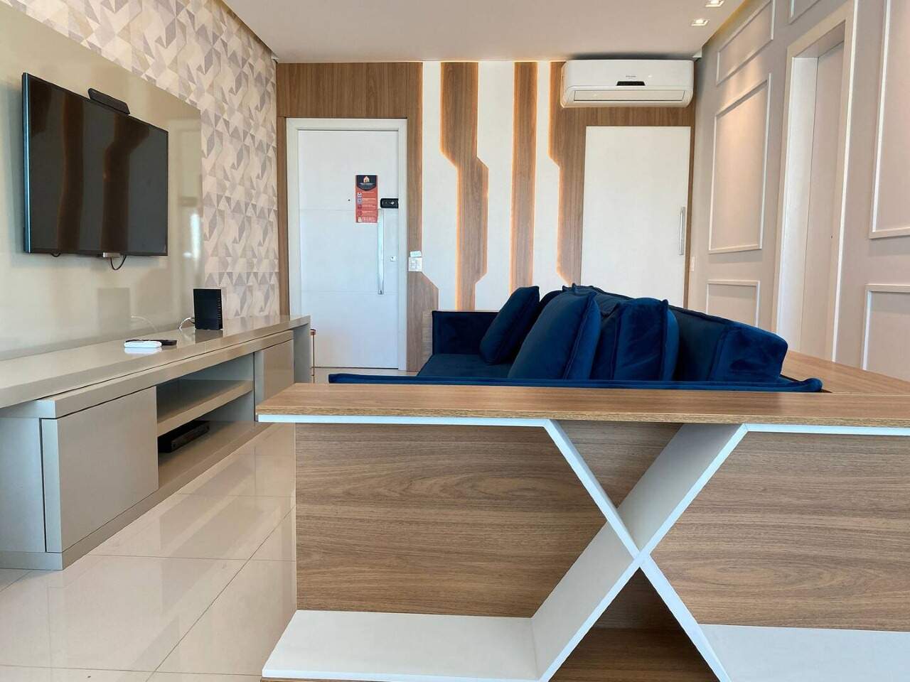 Apartamento com 130m², 3 dormitórios, 1 suíte, 2 vagas no bairro Centro em Balneário Camboriú