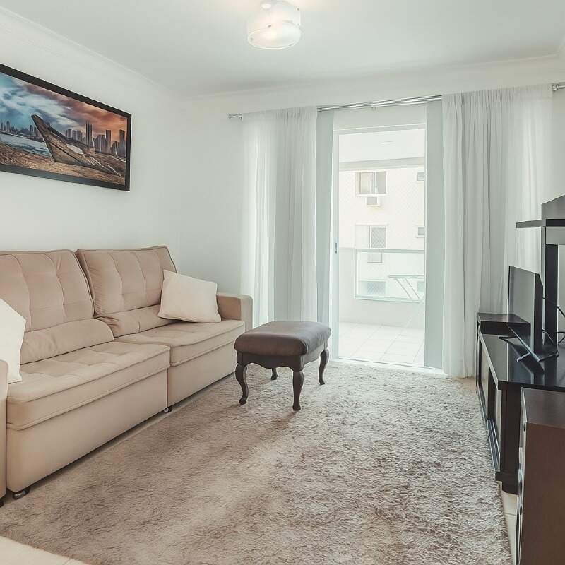 Apartamento com 102m², 3 dormitórios, 1 suíte, 2 vagas no bairro Centro em Balneário Camboriú