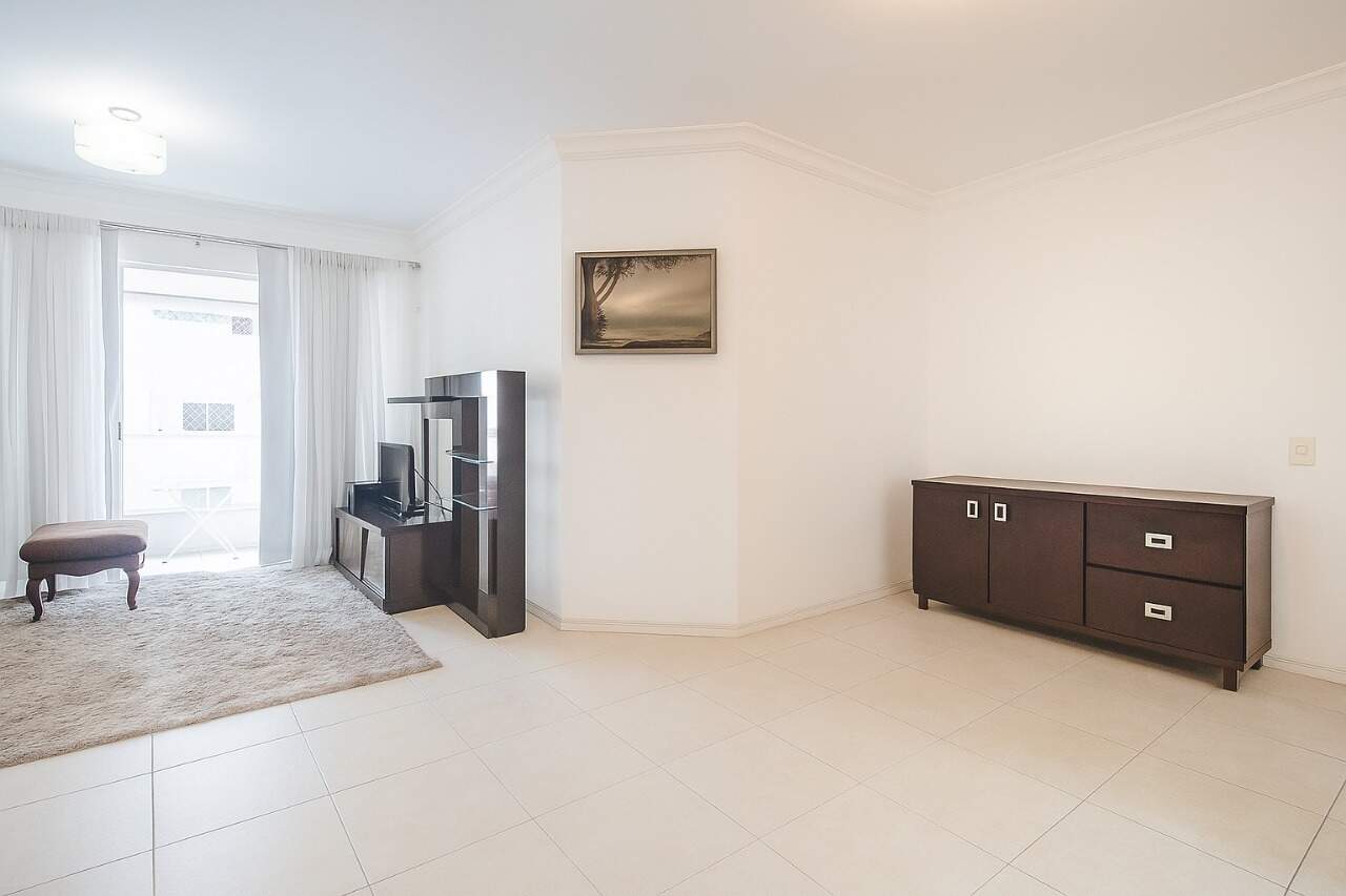 Apartamento com 102m², 3 dormitórios, 1 suíte, 2 vagas no bairro Centro em Balneário Camboriú