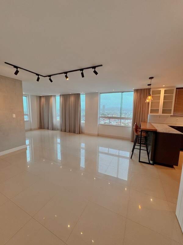 Apartamento com 132m², 3 dormitórios, 3 suítes, 2 vagas no bairro Centro em Balneário Camboriú